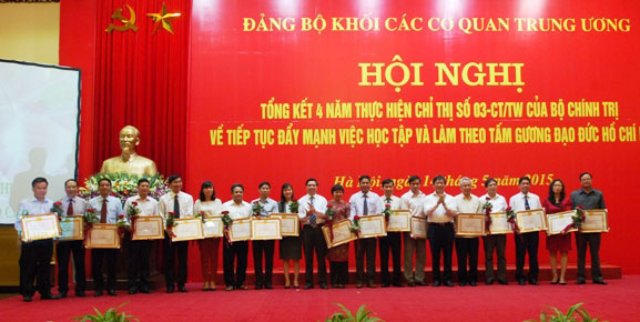 Những điển hình tiên tiến làm theo gương Bác