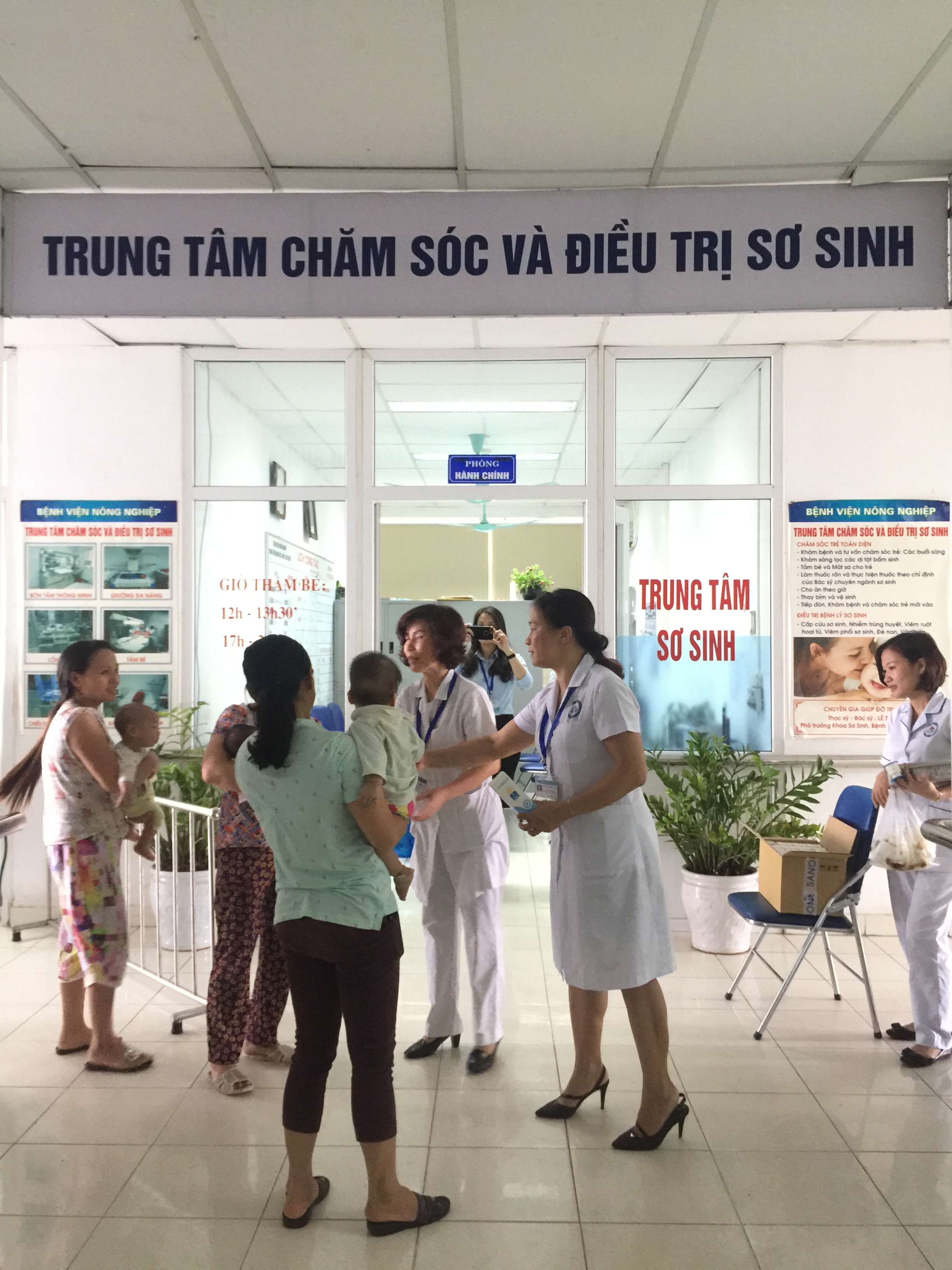 Trao 200 suất quà cho bệnh nhân Nhi