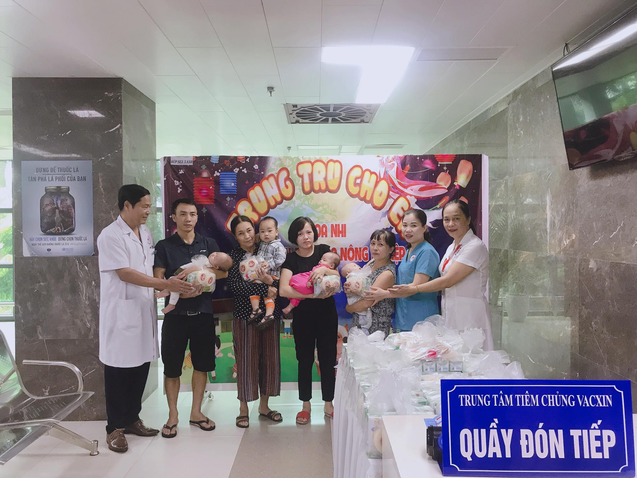 Tặng quà Trung thu cho bệnh nhi tại Bệnh viện Đa khoa Nông nghiệp