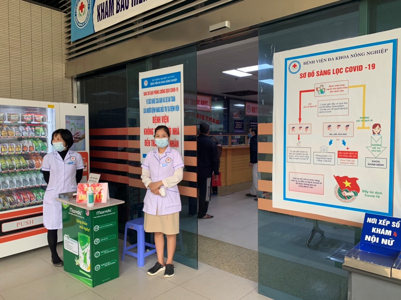 Bệnh viện triển khai các biện pháp phòng chống dịch Covid19: không cho người nhà đến thăm, sàng lọc 4 lớp