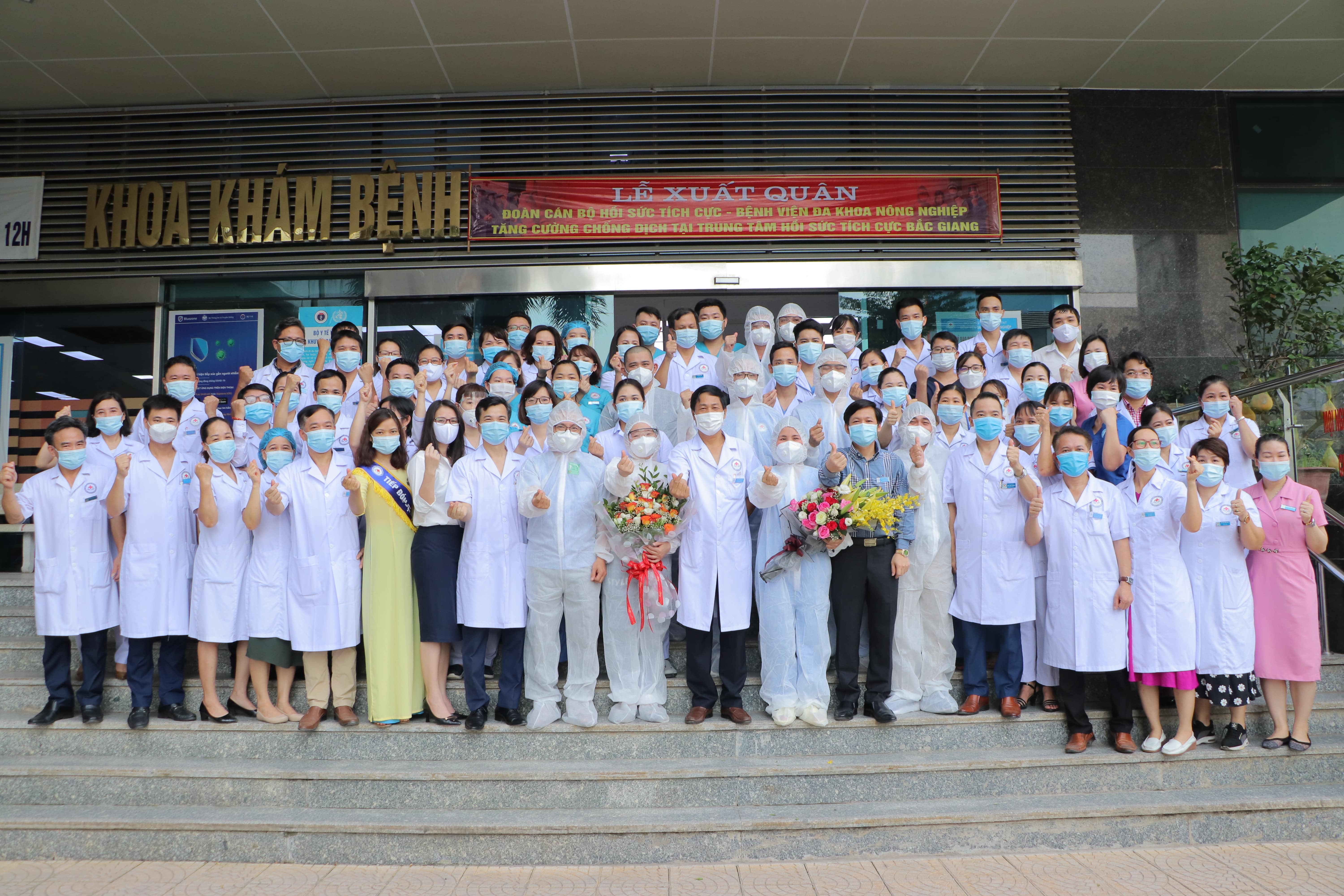 Cán bộ, y bác sỹ Bệnh viện Đa khoa Nông Nghiệp lên đường “chia lửa” cùng Bắc Giang chống dịch Covid-19
