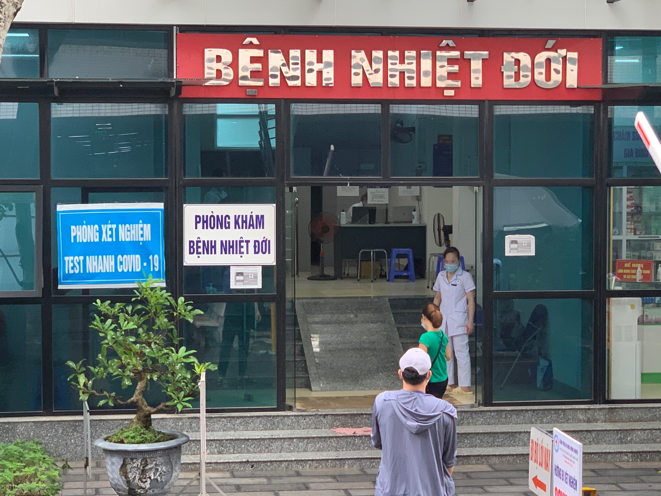 “BỆNH VIỆN ĐẢM BẢO AN TOÀN KHÁM CHỮA BỆNH”