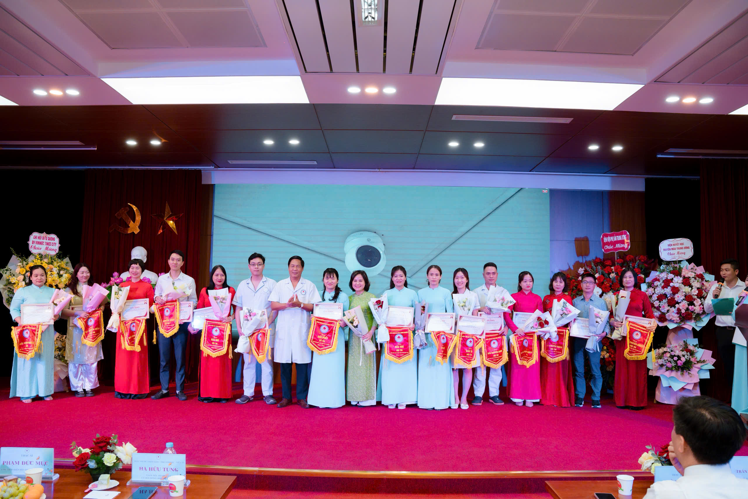 TẬP THỂ ĐỘI NGŨ ĐIỀU DƯỠNG BVĐKNN: DẤU ẤN 5 NĂM NỖ LỰC, SÁNG TẠO VÀ PHÁT TRIỂN BỀN VỮNG.